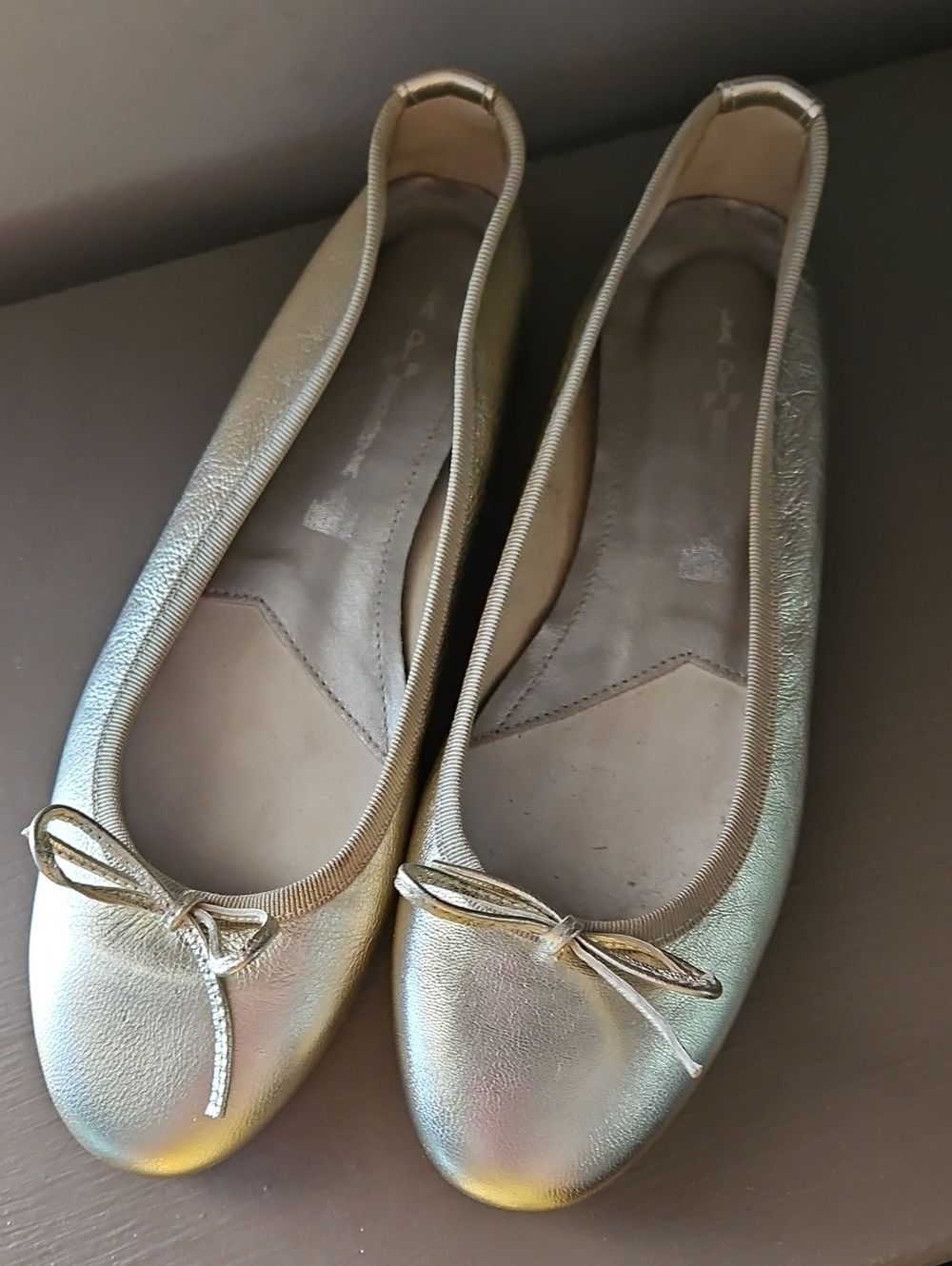NWOT ITALIAN LA DIFFERENZA MICHELE LOPRIORE GOLD LEATHER BALLET FLATS SZ 38